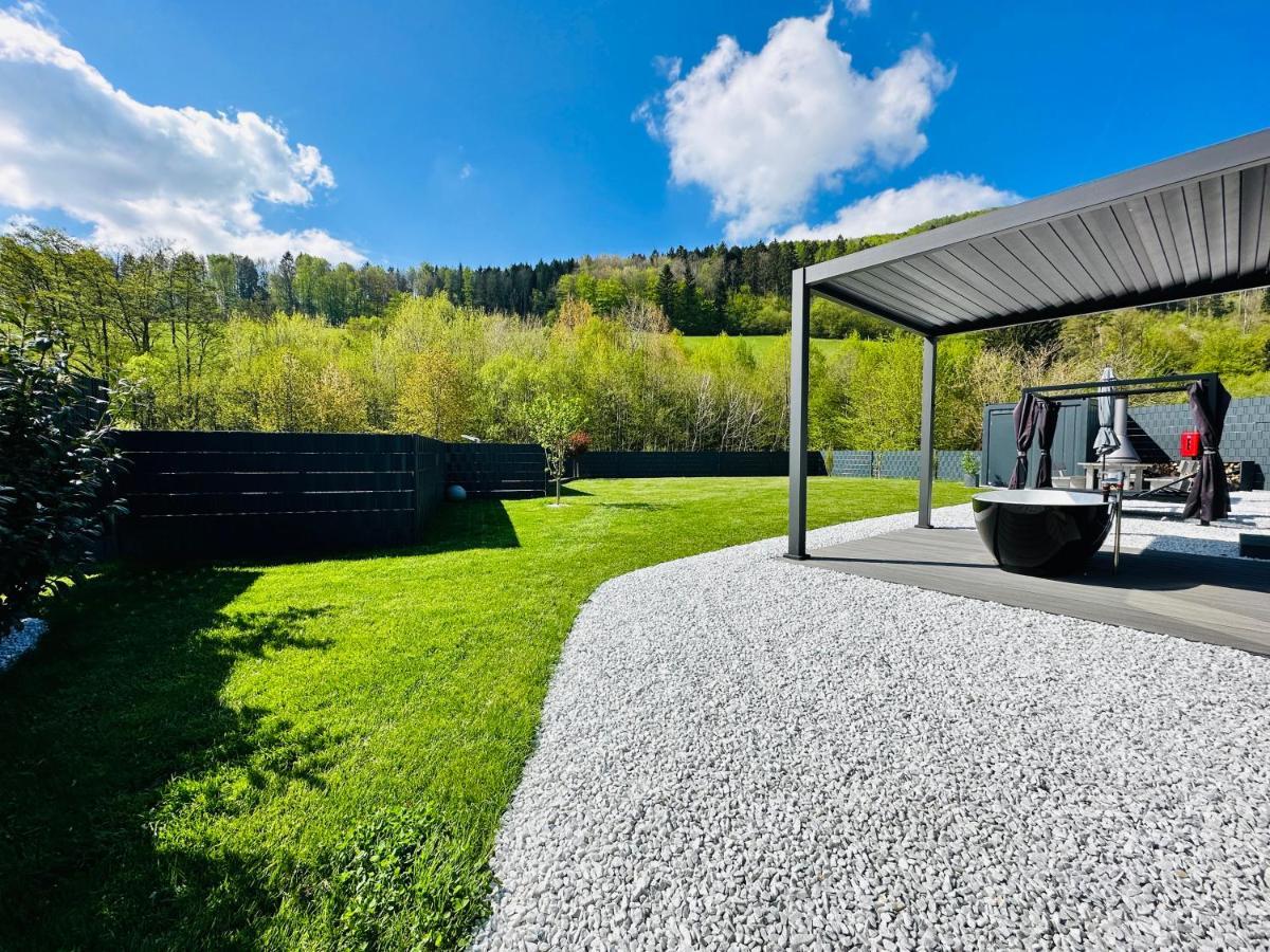 Voralpen Lodge - Ferienhaus Mit Gym & Wellnessbereich Traisen Exteriör bild
